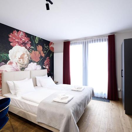 Aparthotel Inspire Miodova Residence Краков Экстерьер фото