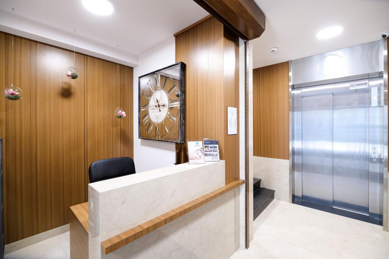 Aparthotel Inspire Miodova Residence Краков Экстерьер фото