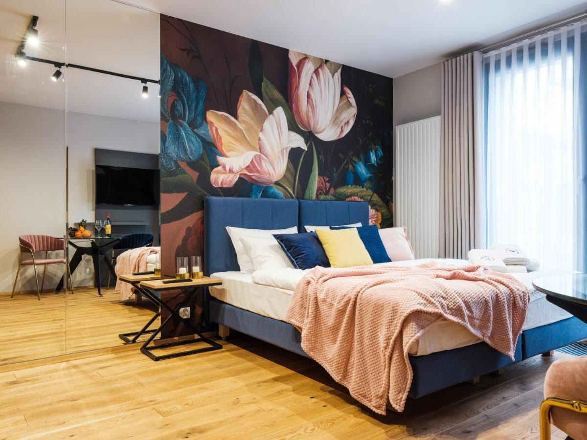 Aparthotel Inspire Miodova Residence Краков Экстерьер фото