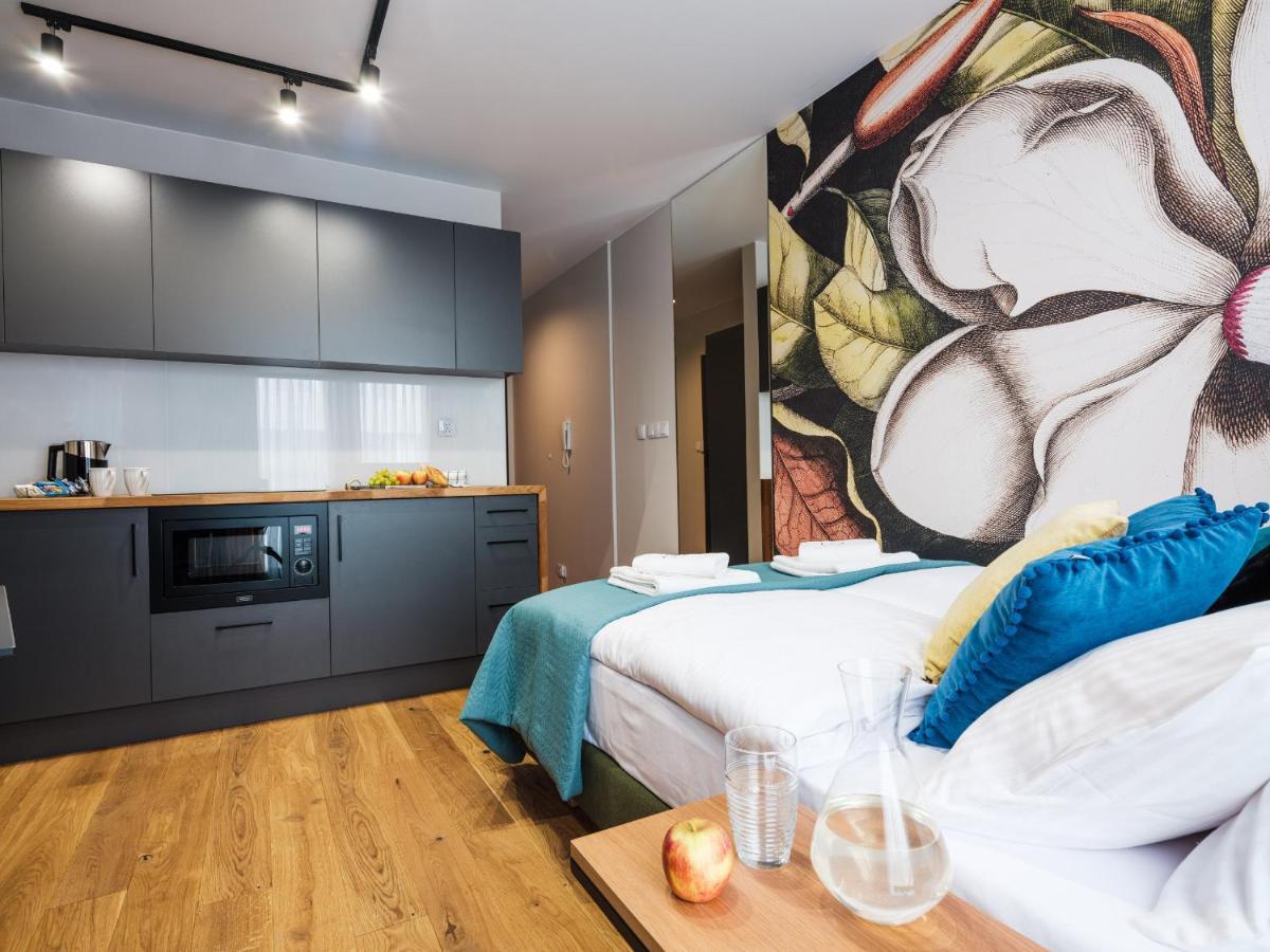 Aparthotel Inspire Miodova Residence Краков Экстерьер фото