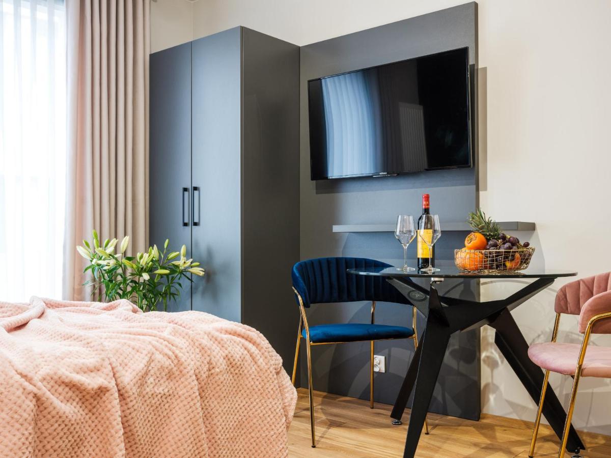 Aparthotel Inspire Miodova Residence Краков Экстерьер фото
